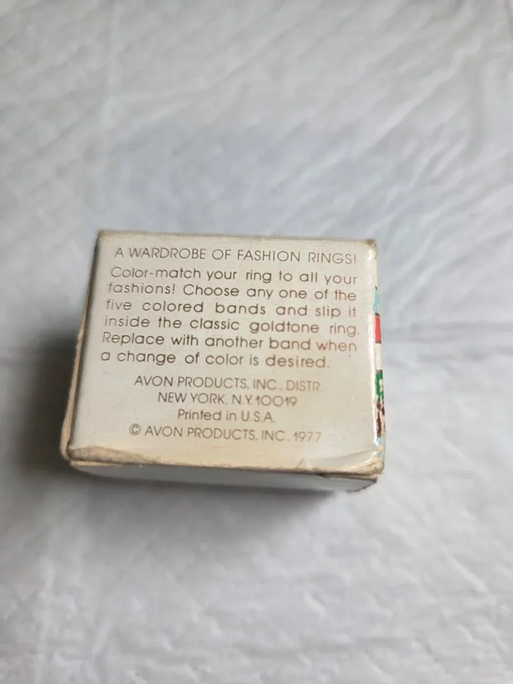 VINTAGE 1977 AVON COLOR GO ROUND BAKELITE RING SET WITH BOX - COMPLETE SET! - Picture 3 of 5